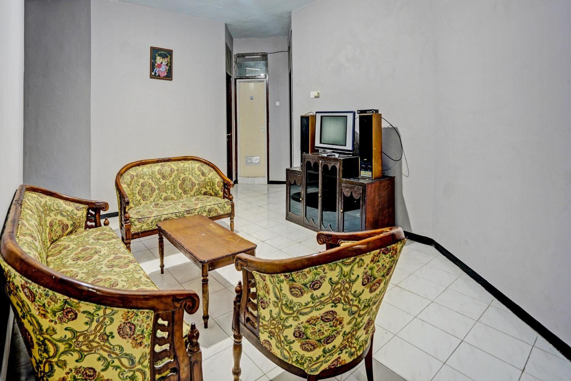 Spot On 92388 Villa Segi Delapan Prigen Bagian luar foto