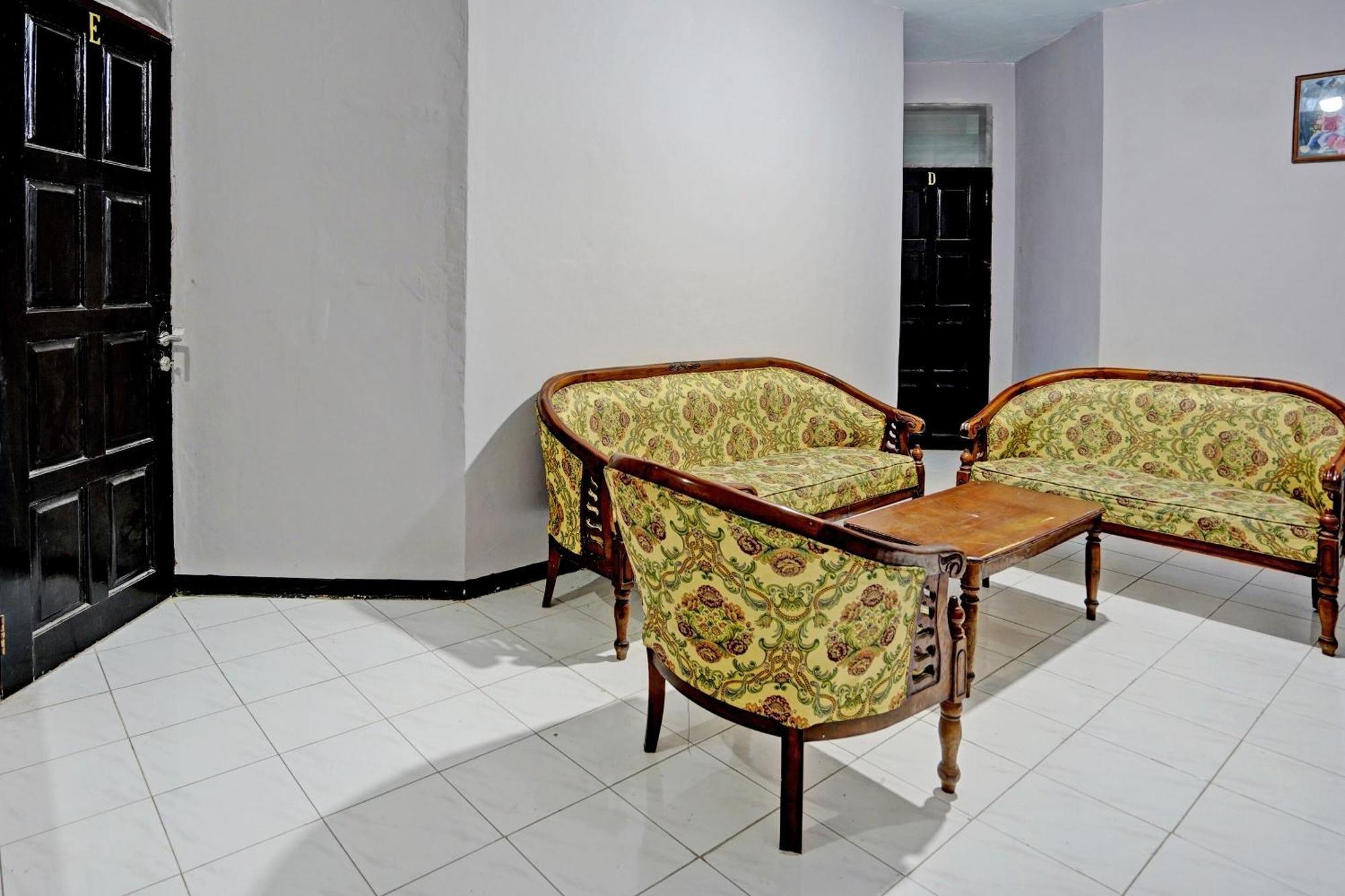Spot On 92388 Villa Segi Delapan Prigen Bagian luar foto
